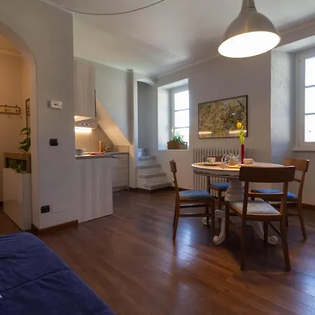 Mamma Ciccia Holiday Home - Old Village Apartment Mandello del Lario