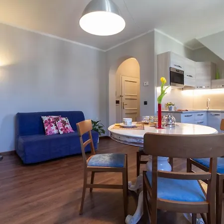 Mamma Ciccia Holiday Home - Old Village Apartment Mandello del Lario
