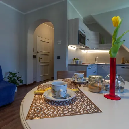 Mamma Ciccia Holiday Home - Old Village Apartment Mandello del Lario